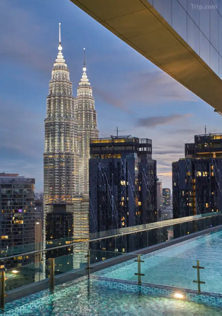 KLCC Premium Residences – Kuala Lumpur Twin Towers – Rooftop Infinity Pool - COBNB