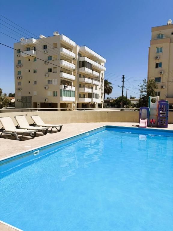 2BR Amalfi Blue Apt in Larnaca - Pool & 10Min Walk to Mackenzie Beach