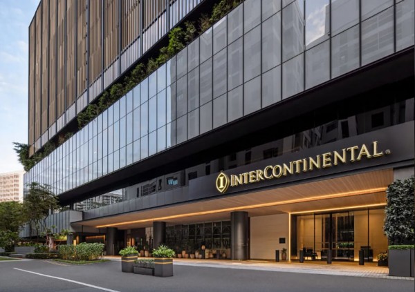 Luxury Hotel by the Singapore River