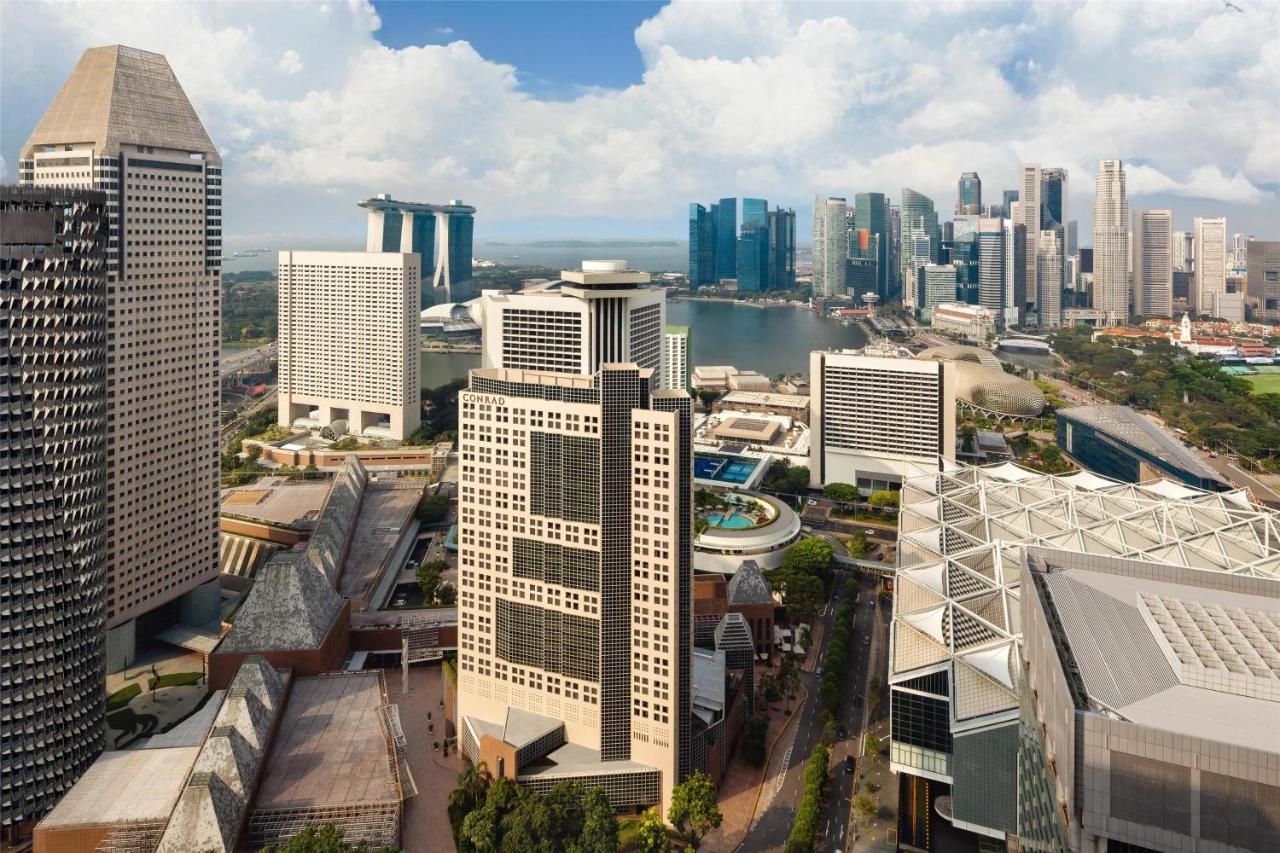 Conrad Singapore Marina Bay + CX715 HKG → SIN