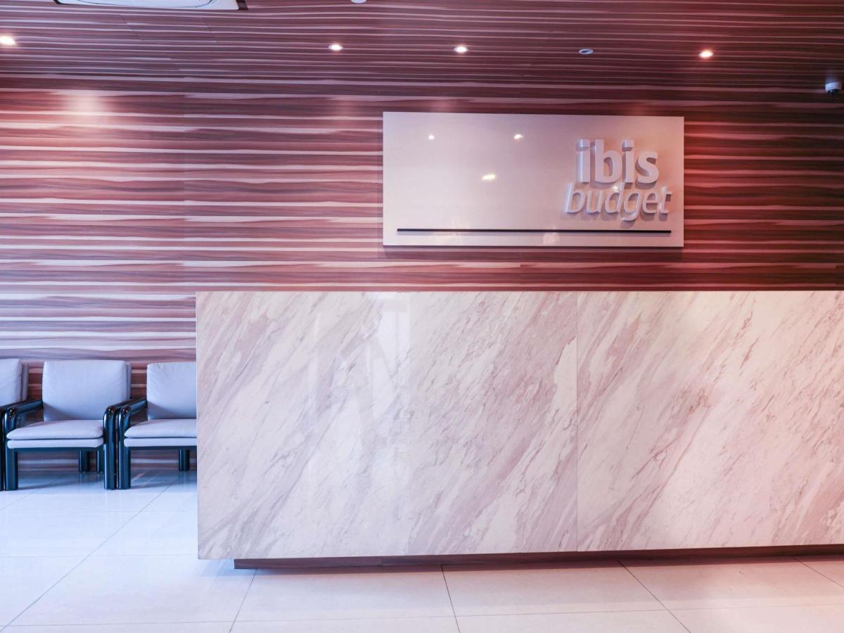 ibis budget Singapore Clove + CX715 HKG → SIN