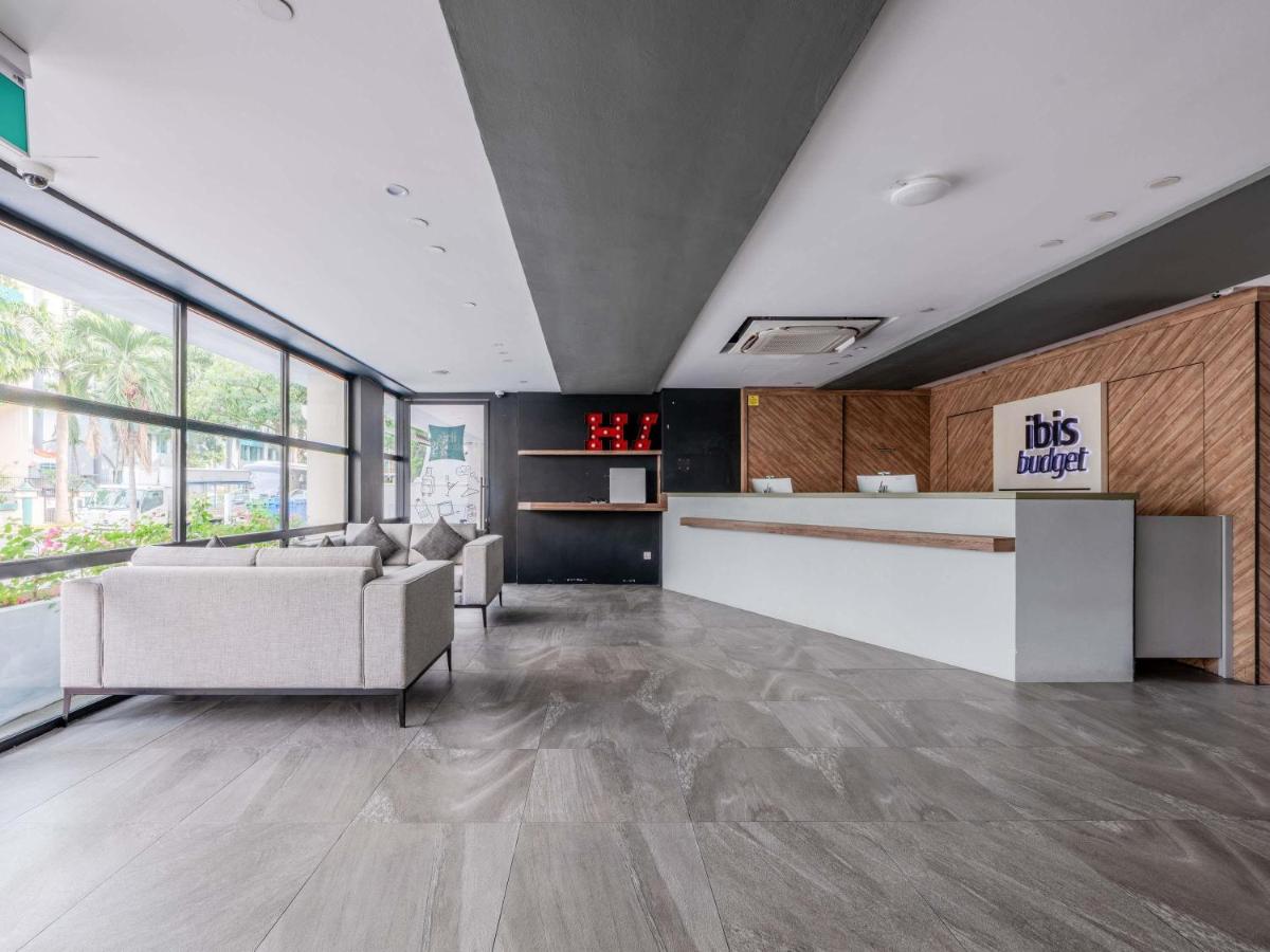 ibis budget Singapore Vanda + CX715 HKG → SIN
