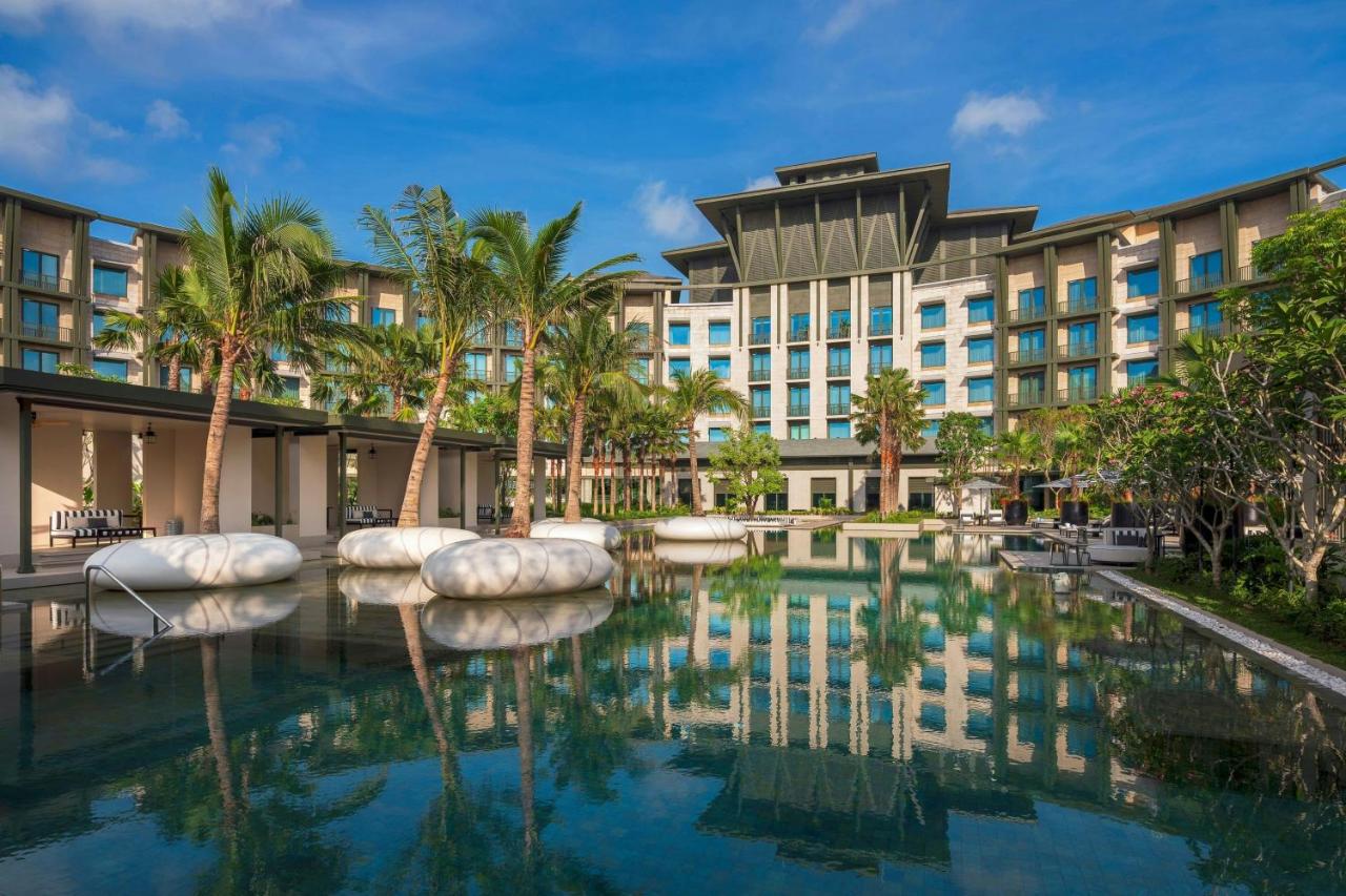 The Laurus, a Luxury Collection Resort, Singapore + CX715 HKG → SIN