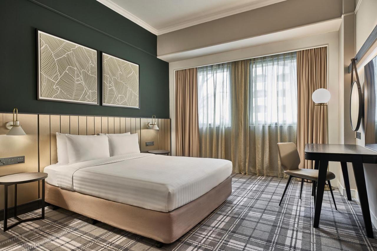 Vibe Hotel Singapore Orchard + CX715 HKG → SIN