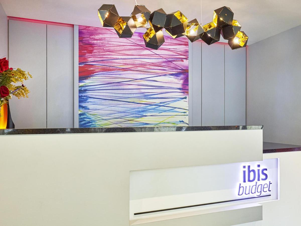 ibis budget Singapore Imperial + CX715 HKG → SIN