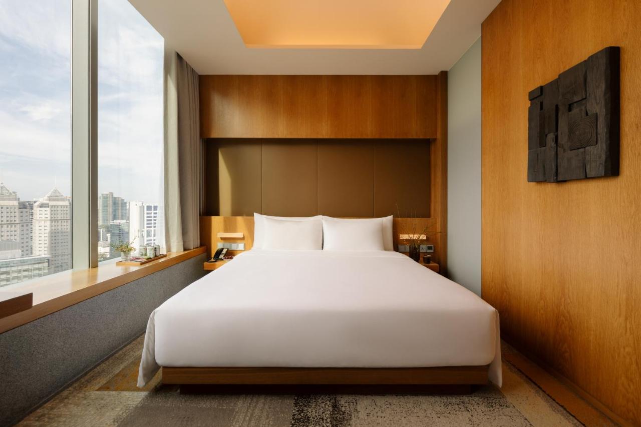 Oasia Hotel Novena, Singapore by Far East Hospitality + CX715 HKG → SIN