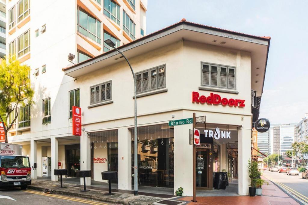 RedDoorz Premium @ Balestier + CX715 HKG → SIN