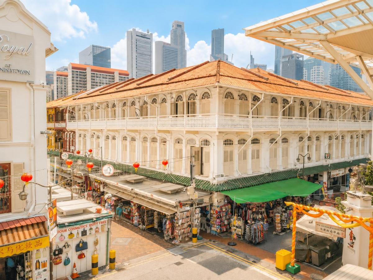 Aura Opera House Chinatown, Stay from 9PM to 8AM + CX715 HKG → SIN