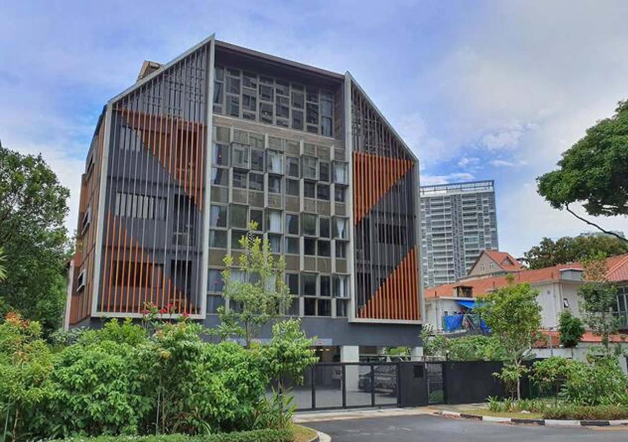 Moulmein Studios by K&C Serviced Apartment + CX715 HKG → SIN