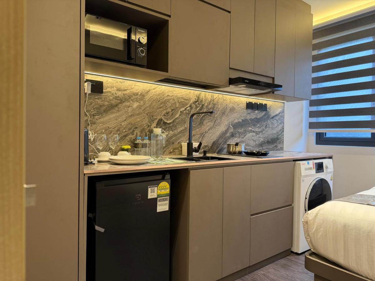 JJH SUITES - Newly renovated, Near Serangoon MRT & NEX mall + CX715 HKG → SIN