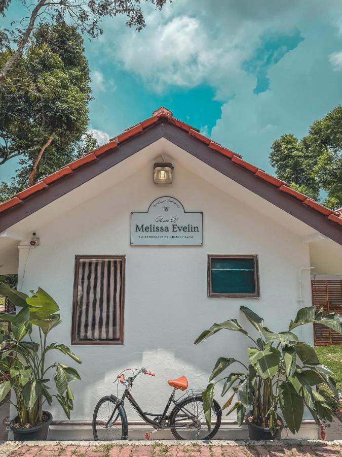 House of Melissa Boutique Farmstay + CX715 HKG → SIN
