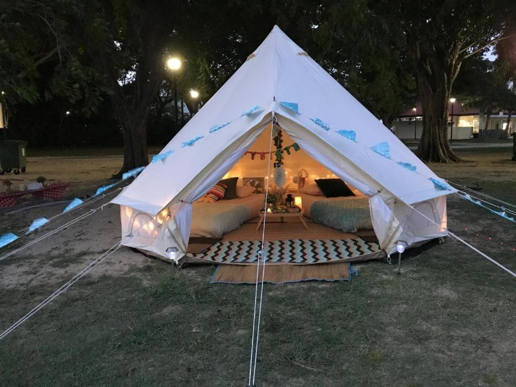 Glamping kaki singapore-Standard medium bell tent + CX715 HKG → SIN