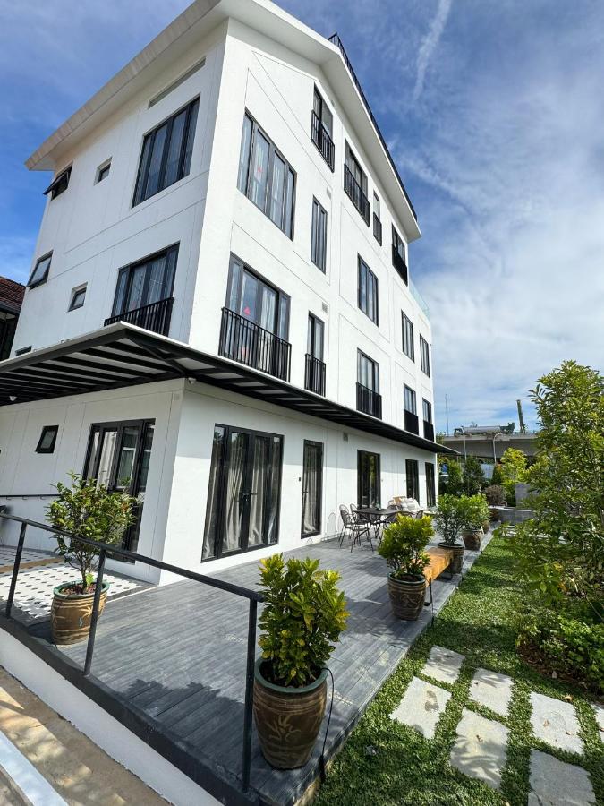 545 Residences - Extended stay property-- Min 6 nights + CX715 HKG → SIN