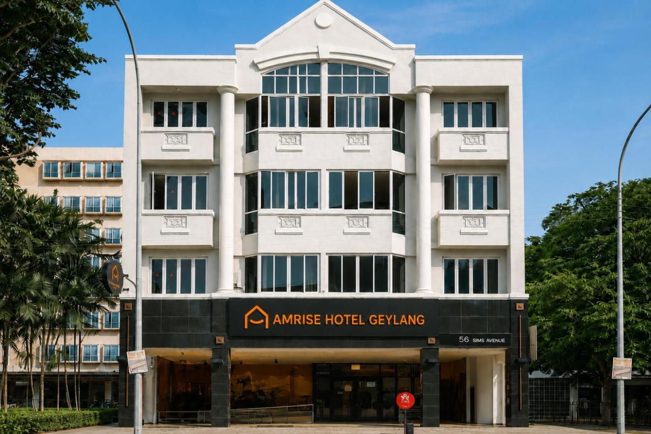 Amrise Hotel Geylang + CX715 HKG → SIN