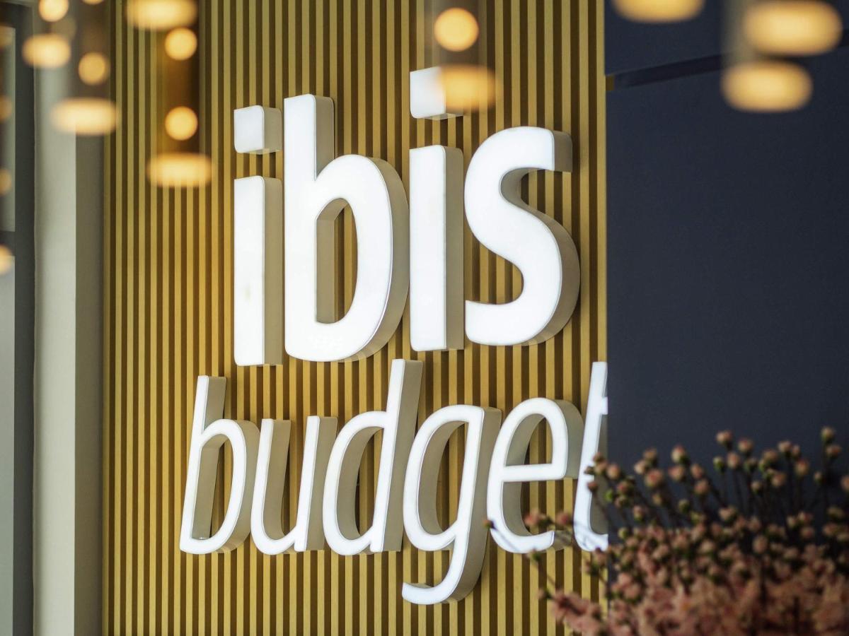 ibis budget Singapore Gold + CX715 HKG → SIN