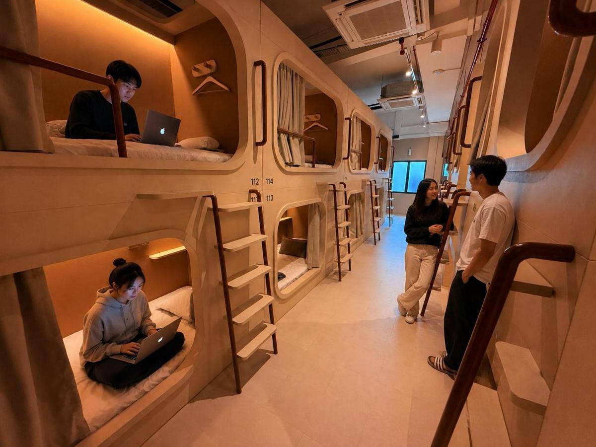 Gather House On 65 South Bridge Road + CX715 HKG → SIN