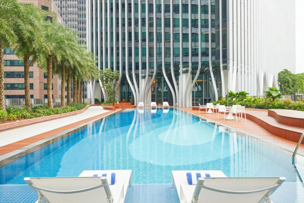 Oakwood Premier Raffles Place Singapore + CX715 HKG → SIN