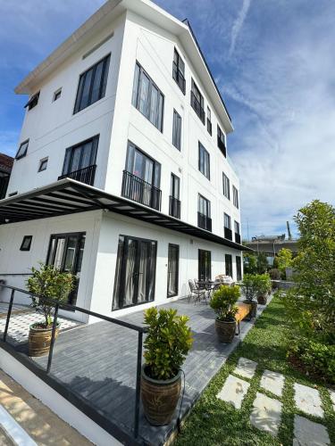 545 Residences - Extended stay property-- Min 6 nights