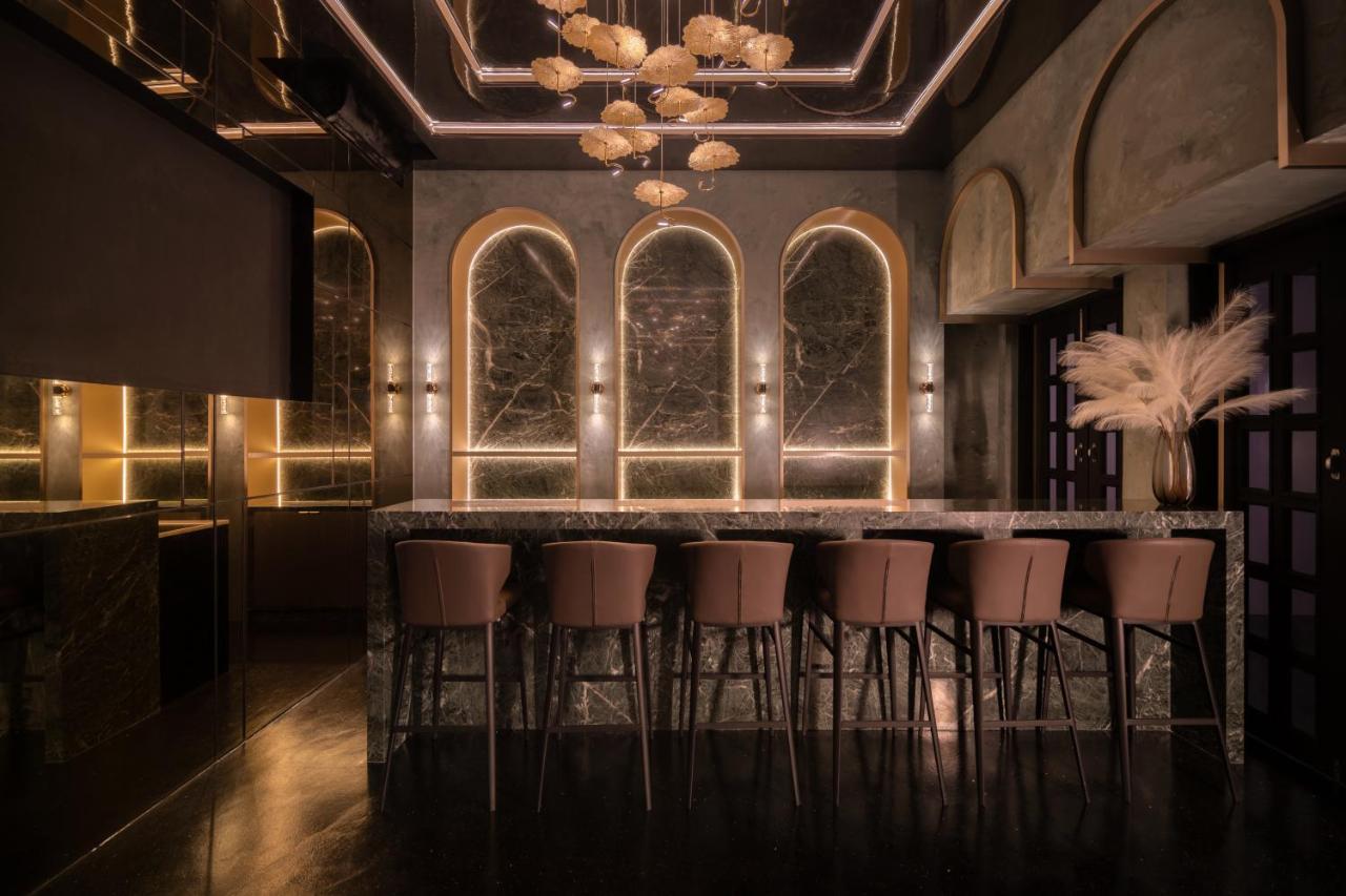 Cube Social Boutique Capsule Hotel at Boat Quay + AI503 BOM → SIN