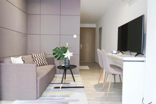 Comfy Studio 4 by Ong Realty