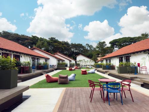 Coliwoo Resort Changi