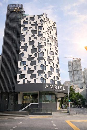 Amrise Hotel Kitchener, Check In 9PM, Check Out 8AM