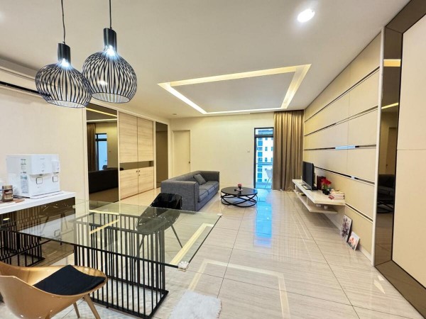 Lembah Subang Station Eve Suite with parking lots